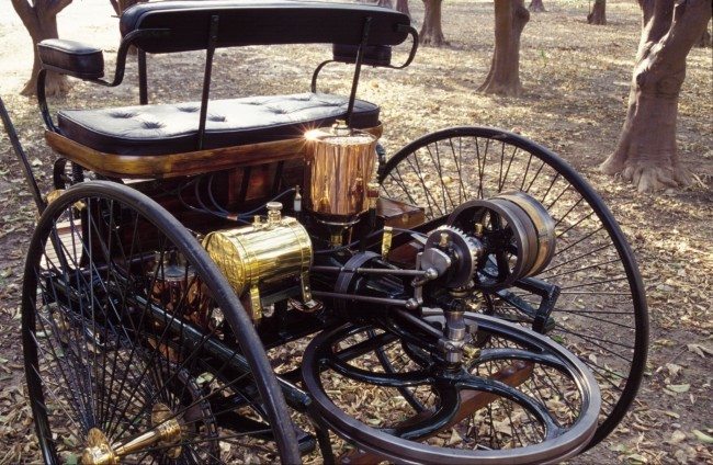 1886 Benz Patent Motorwagen two-stroke single-cylinder engine massive flywheel