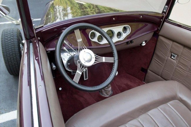 1932 Ford Custom Hi-Boy Roadster 4 interior