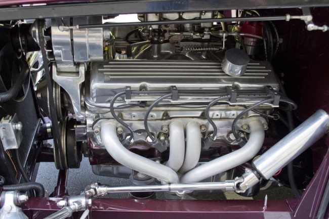 1932 Ford Custom Hi-Boy roadster 3 engine