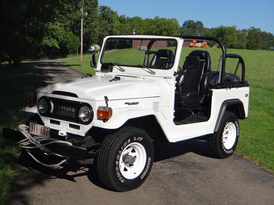 1975 Toyota Land Cruiser FJ40 Top Down