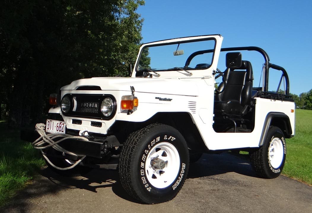  White 1975 Toyota Land Cruiser FJ40