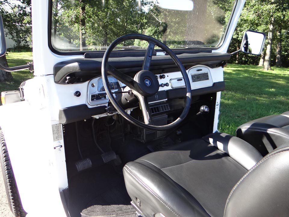 1975 Toyota Land Cruiser FJ40 Interior